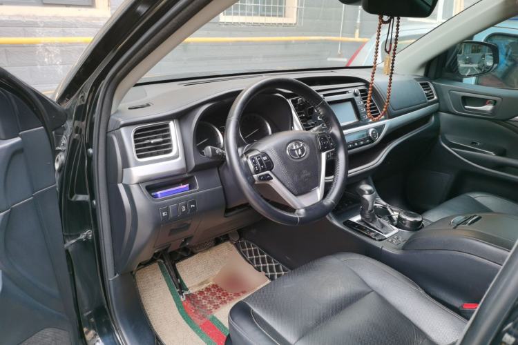 Used Toyota Highlander 2018 2.0T Four-Wheel Drive Luxury Edition 7 Seats China V Emission Standard Driver Seat