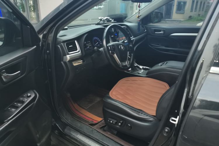 Used Toyota Highlander 2018 2.0T Four-Wheel Drive Luxury Version 7 Seats China VI Standard Driver Seat