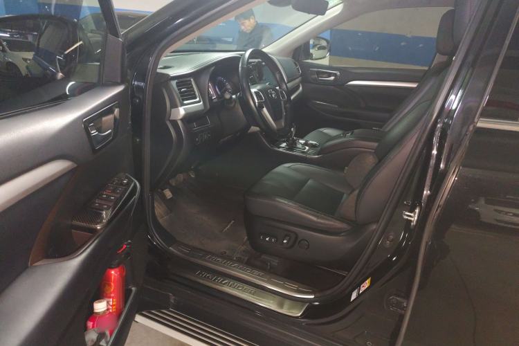 Used Toyota Highlander 2018 2.0T Four-Wheel Drive Prestige Version 7 Seats China V Emission Standard Driver Seat