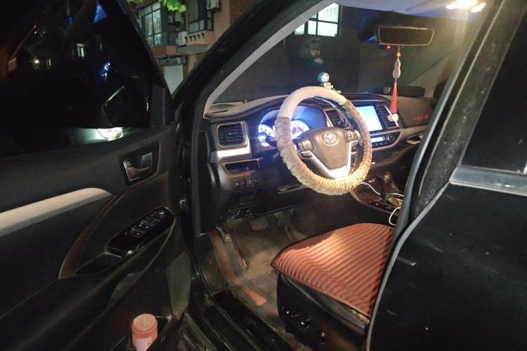 Used Toyota Highlander 2018 2.0T Four-Wheel Drive Prestige Version 7 Seats China V Emission Standard Driver Seat