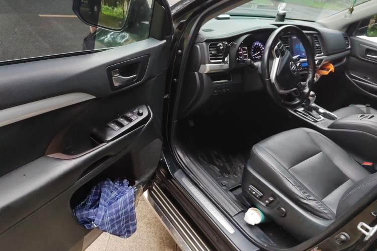Used Toyota Highlander 2018 2.0T Four-Wheel Drive Prestige Version 7 Seats China VI Standard Driver Seat