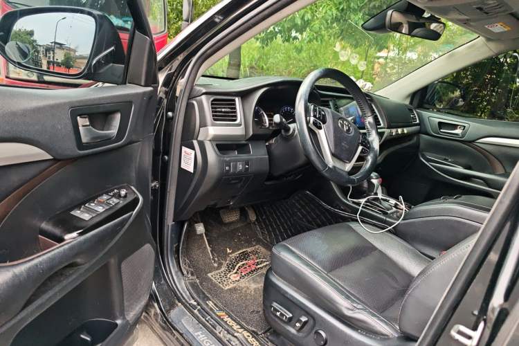 Used Toyota Highlander 2018 2.0T Four-Wheel Drive Luxury Version 7 Seats China VI Standard Driver Seat