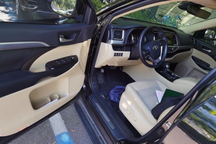 Used Toyota Highlander 2018 2.0T Four-Wheel Drive Luxury Version 7 Seats China VI Standard Driver Seat