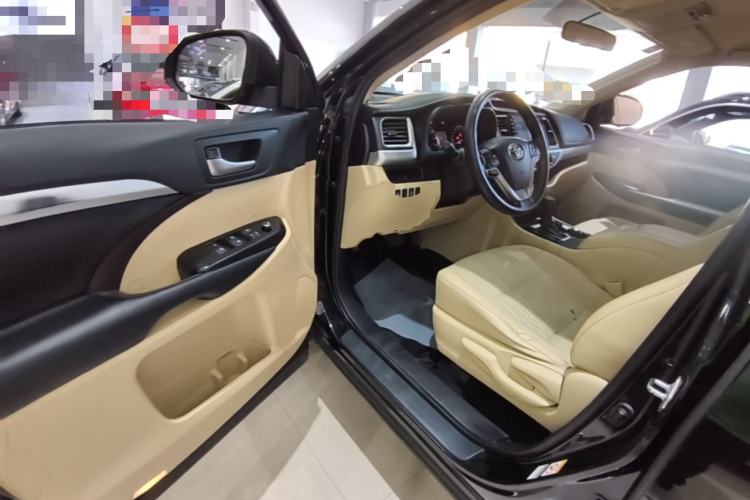 Used Toyota Highlander 2018 2.0T Two-Wheel Drive Elite Edition 7 Seats China VI Standard Driver Seat