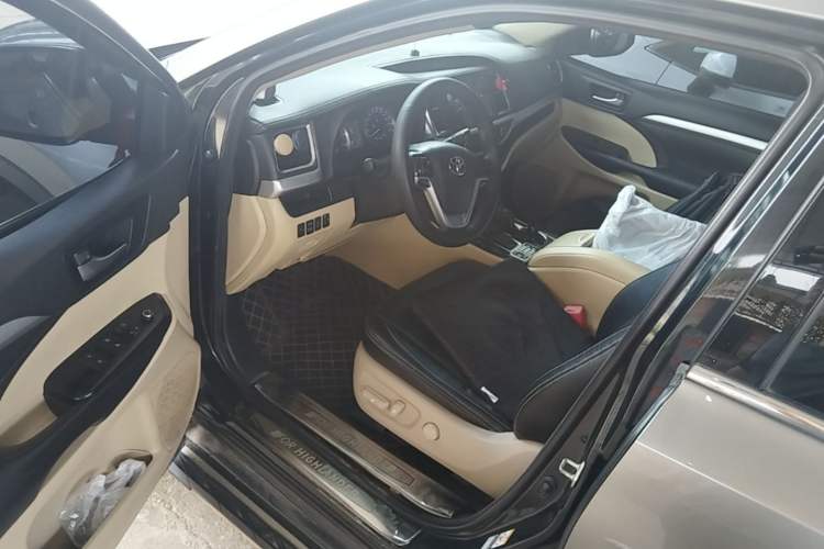 Used Toyota Highlander 2018 2.0T Four-Wheel Drive Elite Edition 7 Seats China V Standard Driver Seat