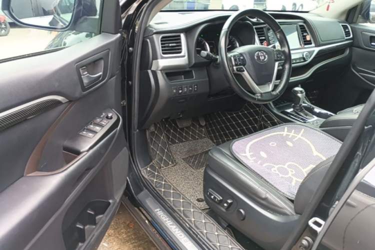 Used Toyota Highlander 2018 2.0T Four-Wheel Drive Luxury Version 7 Seats China VI Standard Driver Seat