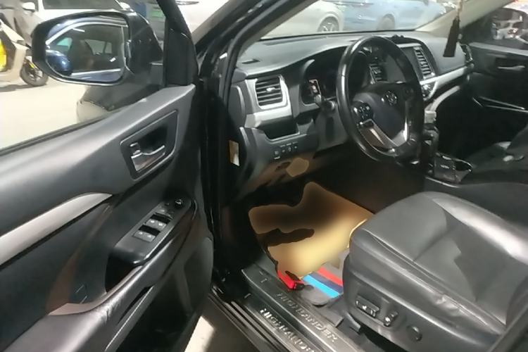 Used Toyota Highlander 2018 2.0T Four-Wheel Drive Prestige Version 7 Seats China VI Standard Driver Seat