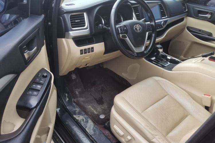 Used Toyota Highlander 2018 2.0T Four-Wheel Drive Luxury Version 7 Seats China VI Standard Driver Seat