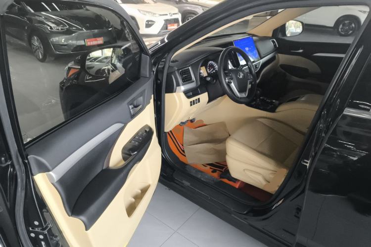 Used Toyota Highlander 2018 2.0T Four-Wheel Drive Elite Edition 7 Seats China VI Standard Driver Seat