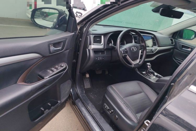 Used Toyota Highlander 2018 2.0T Four-Wheel Drive Luxury Version 7 Seats China VI Standard Driver Seat