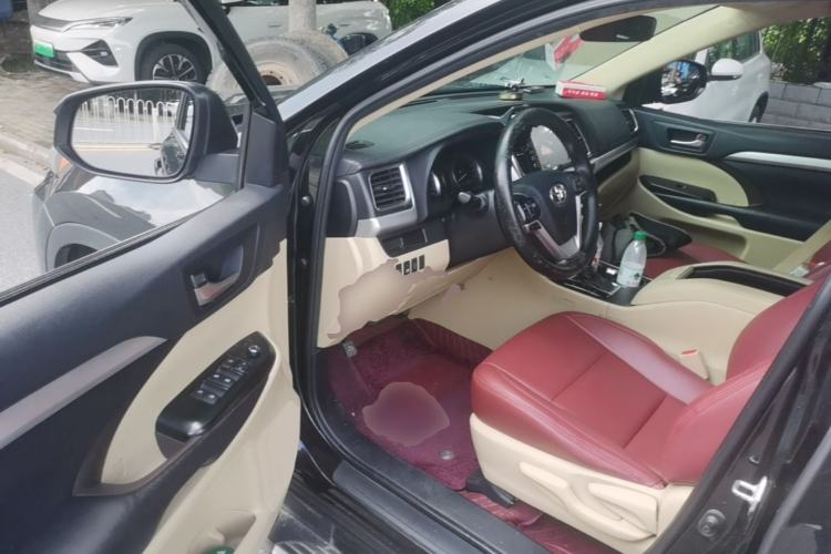Used Toyota Highlander 2018 2.0T Two-Wheel Drive Elite Edition 7 Seats China VI Standard Driver Seat