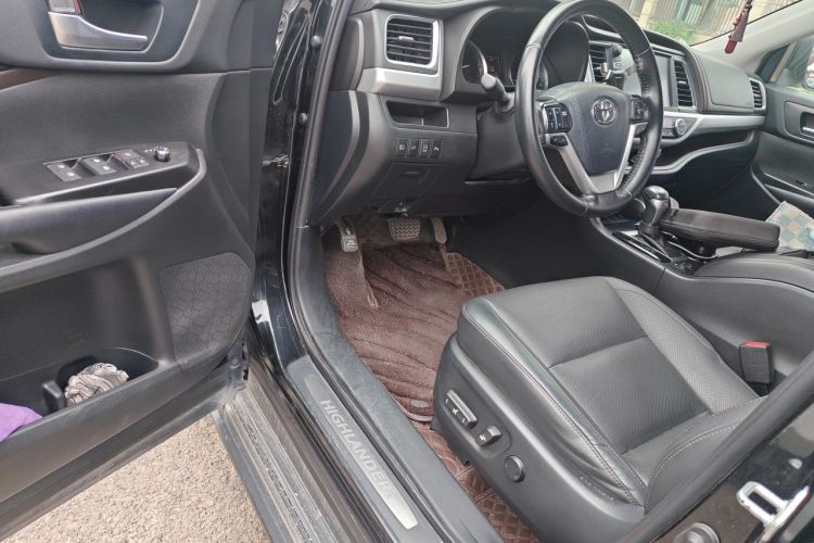 Used Toyota Highlander 2018 2.0T Four-Wheel Drive Luxury Version 7 Seats China VI Standard Driver Seat