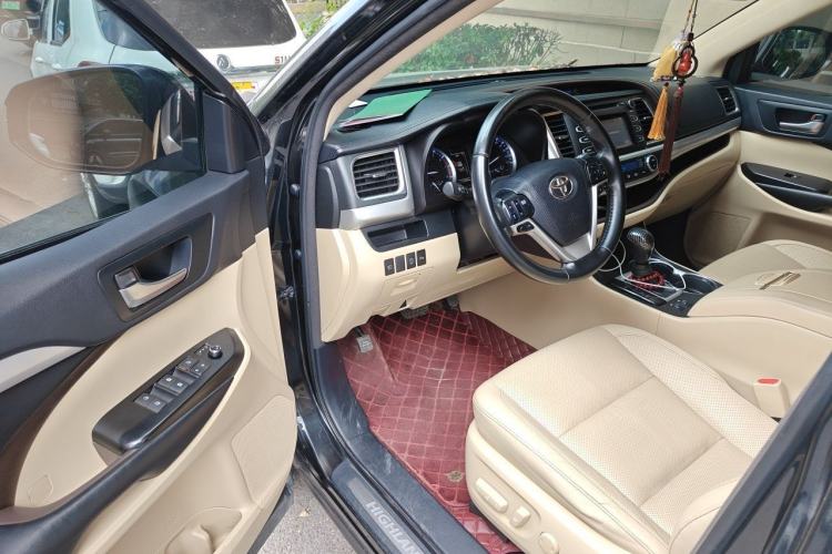 Used Toyota Highlander 2018 2.0T Four-Wheel Drive Luxury Edition 7 Seats China V Emission Standard Driver Seat