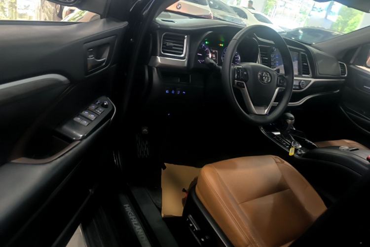 Used Toyota Highlander 2018 2.0T Four-Wheel Drive Knight Edition 7 Seats China VI Standard Driver Seat