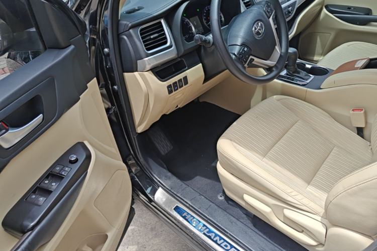 Used Toyota Highlander 2018 2.0T Two-Wheel Drive Elite Edition 5 Seats Emission Standard China V Driver Seat