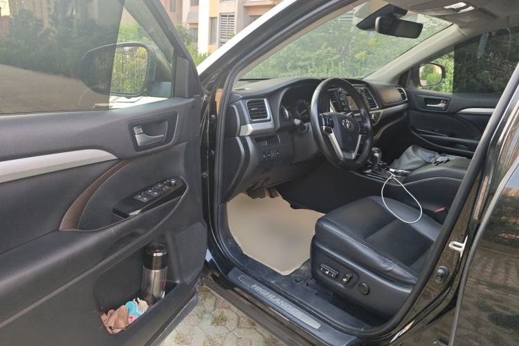 Used Toyota Highlander 2018 2.0T Four-Wheel Drive Luxury Version 7 Seats China VI Standard Driver Seat