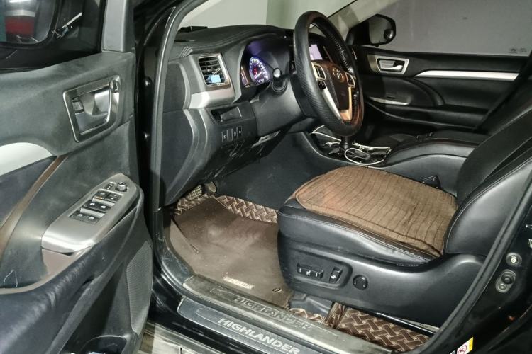 Used Toyota Highlander 2018 2.0T Four-Wheel Drive Luxury Edition 7 Seats China V Emission Standard Driver Seat