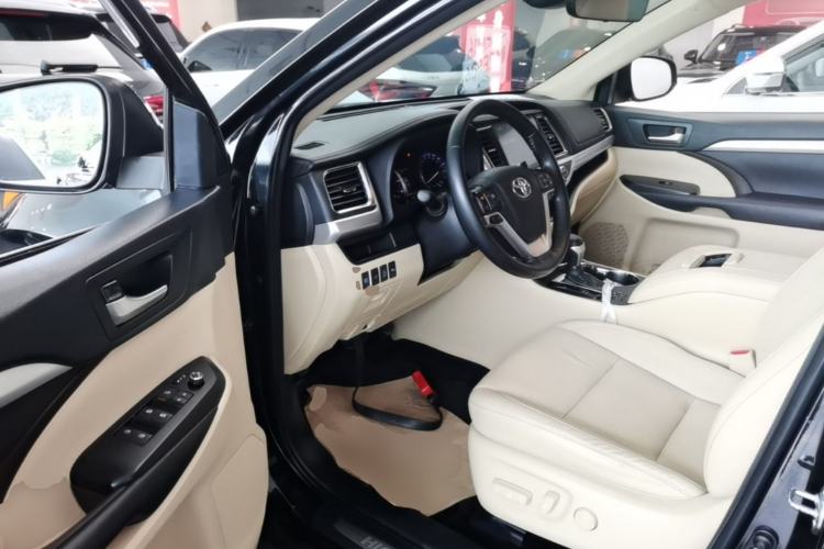 Used Toyota Highlander 2018 2.0T Four-Wheel Drive Prestige Version 7 Seats China VI Standard Driver Seat