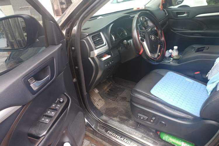 Used Toyota Highlander 2018 2.0T Four-Wheel Drive Luxury Edition 7 Seats China V Emission Standard Driver Seat