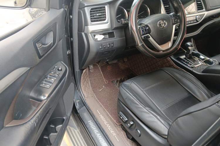 Used Toyota Highlander 2018 2.0T Four-Wheel Drive Luxury Version 7 Seats China VI Standard Driver Seat