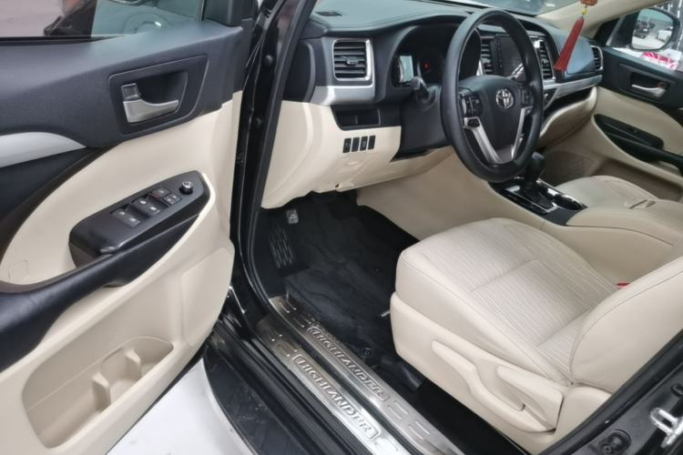 Used Toyota Highlander 2018 2.0T Four-Wheel Drive Elite Edition 7 Seats China V Standard Driver Seat