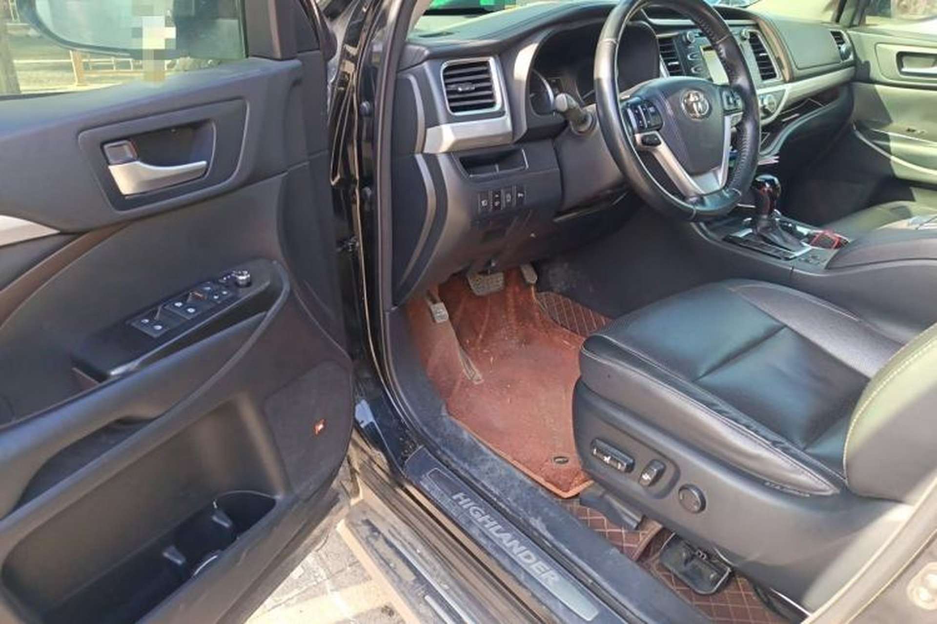 Used Toyota Highlander 2018 2.0T Four-Wheel Drive Luxury Edition 7 Seats China V Emission Standard Driver Seat