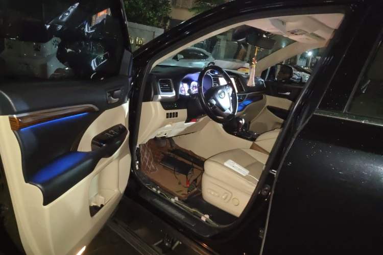 Used Toyota Highlander 2018 2.0T Four-Wheel Drive Ultimate Edition 7-Seater Emission Standard China V Driver Seat