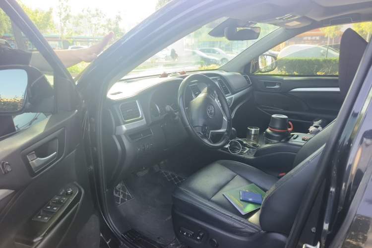 Used Toyota Highlander 2018 2.0T Four-Wheel Drive Prestige Version 7 Seats China VI Standard Driver Seat