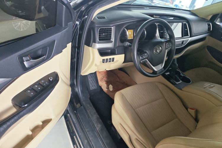 Used Toyota Highlander 2018 2.0T Four-Wheel Drive Elite Edition 7 Seats China VI Standard Driver Seat
