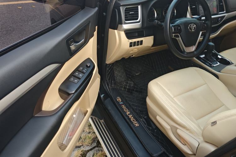 Used Toyota Highlander 2018 2.0T Two-Wheel Drive Elite Edition 7 Seats China VI Standard Driver Seat