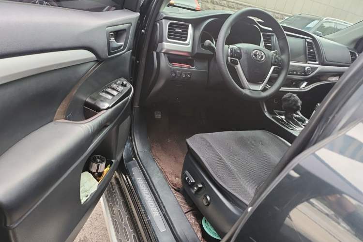 Used Toyota Highlander 2018 2.0T Four-Wheel Drive Prestige Version 7 Seats China VI Standard Driver Seat