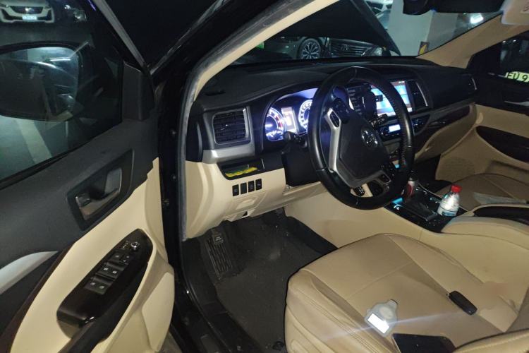 Used Toyota Highlander 2018 2.0T Four-Wheel Drive Luxury Version 7 Seats China VI Standard Driver Seat