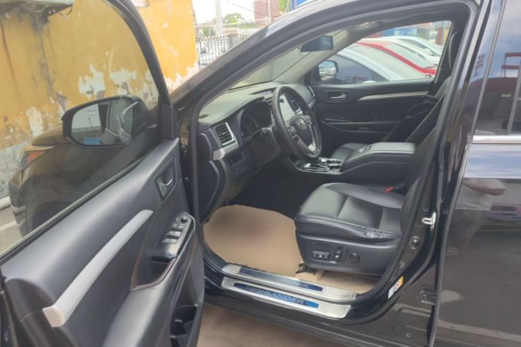 Used Toyota Highlander 2018 2.0T Four-Wheel Drive Luxury Version 7 Seats China VI Standard Driver Seat