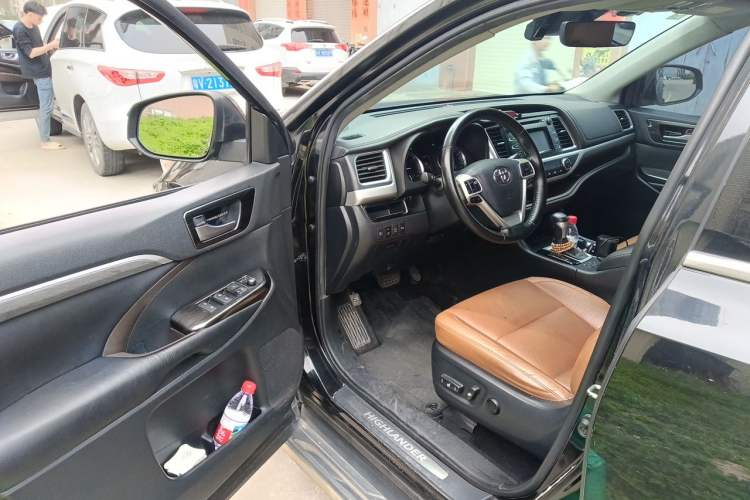 Used Toyota Highlander 2018 2.0T Four-Wheel Drive Knight Edition 7 Seats China VI Standard Driver Seat