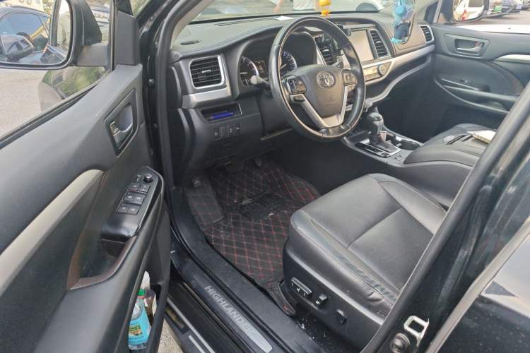 Used Toyota Highlander 2018 2.0T Four-Wheel Drive Luxury Version 7 Seats China VI Standard Driver Seat