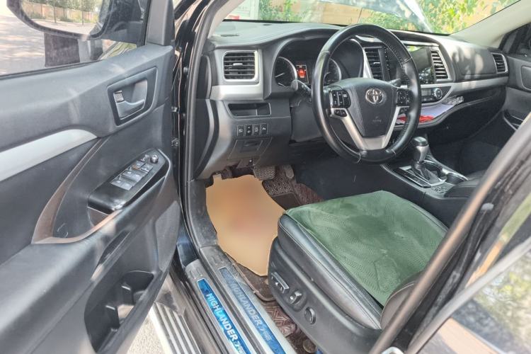 Used Toyota Highlander 2018 2.0T Four-Wheel Drive Luxury Version 7 Seats China VI Standard Driver Seat