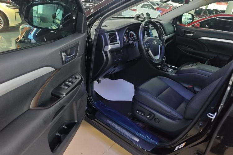 Used Toyota Highlander 2018 2.0T Four-Wheel Drive Luxury Version 7 Seats China VI Standard Driver Seat