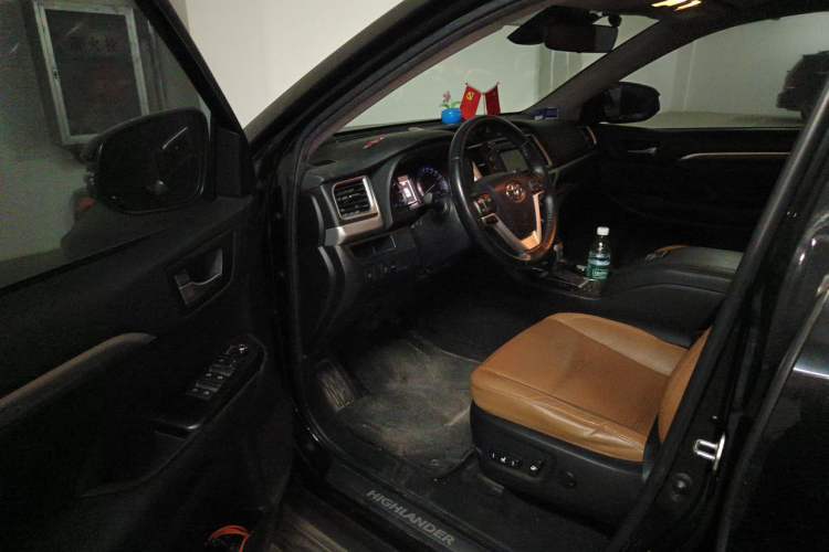 Used Toyota Highlander 2018 2.0T Four-Wheel Drive Knight Edition 7 Seats China VI Standard Driver Seat