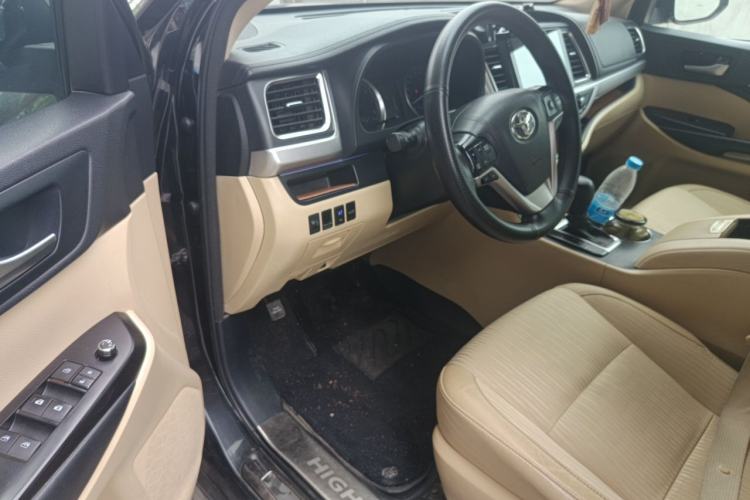 Used Toyota Highlander 2018 2.0T Two-Wheel Drive Elite Edition 7 Seats Emission Standard China V Driver Seat