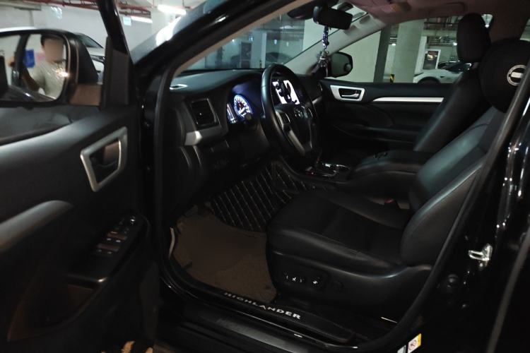 Used Toyota Highlander 2018 2.0T Four-Wheel Drive Luxury Edition 7 Seats China V Emission Standard Driver Seat