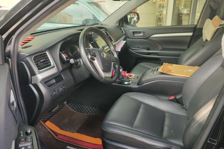 Used Toyota Highlander 2018 2.0T Four-Wheel Drive Luxury Version 7 Seats China VI Standard Driver Seat