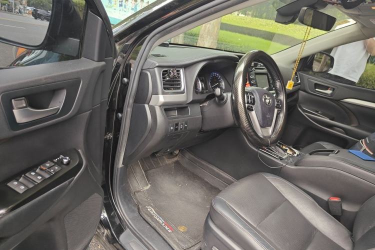 Used Toyota Highlander 2018 2.0T Four-Wheel Drive Luxury Edition 7 Seats China V Emission Standard Driver Seat