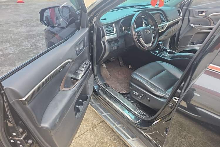 Used Toyota Highlander 2018 2.0T Four-Wheel Drive Prestige Version 7 Seats China VI Standard Driver Seat