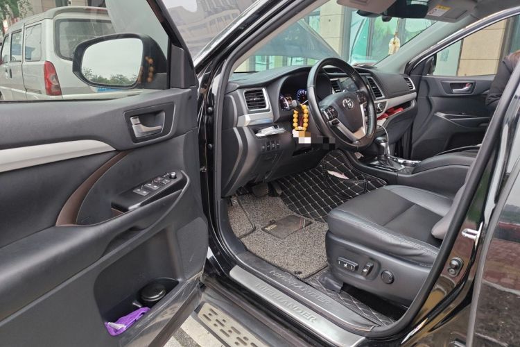 Used Toyota Highlander 2018 2.0T Four-Wheel Drive Prestige Version 7 Seats China V Emission Standard Driver Seat