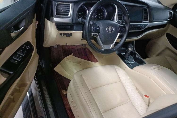 Used Toyota Highlander 2018 2.0T Four-Wheel Drive Luxury Version 7 Seats China VI Standard Driver Seat