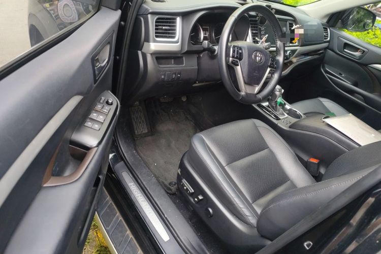 Used Toyota Highlander 2018 2.0T Four-Wheel Drive Luxury Version 7 Seats China VI Standard Driver Seat