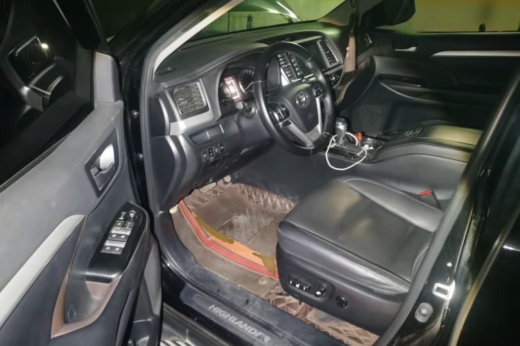 Used Toyota Highlander 2018 2.0T Four-Wheel Drive Luxury Version 7 Seats China VI Standard Driver Seat