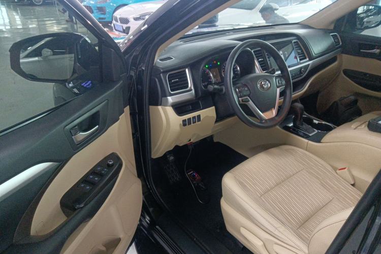 Used Toyota Highlander 2018 2.0T Four-Wheel Drive Elite Edition 7 Seats China VI Standard Driver Seat