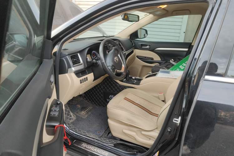 Used Toyota Highlander 2018 2.0T Four-Wheel Drive Elite Edition 7 Seats China V Standard Driver Seat