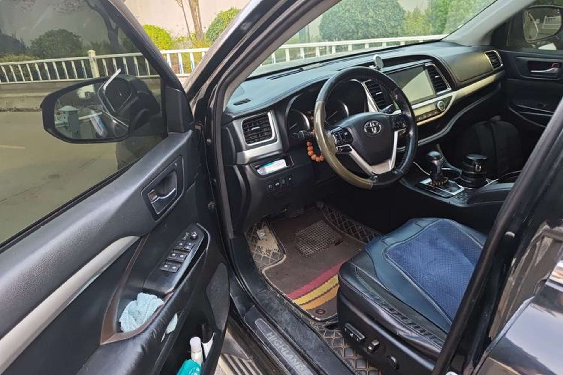 Used Toyota Highlander 2018 2.0T Four-Wheel Drive Luxury Edition 7 Seats China V Emission Standard Driver Seat